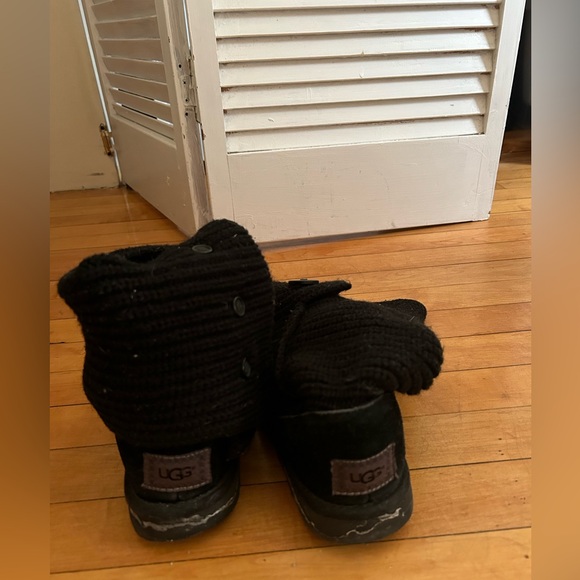 Ugg Women Classic Cardy Winter Boot, Size 8 - Picture 3 of 3